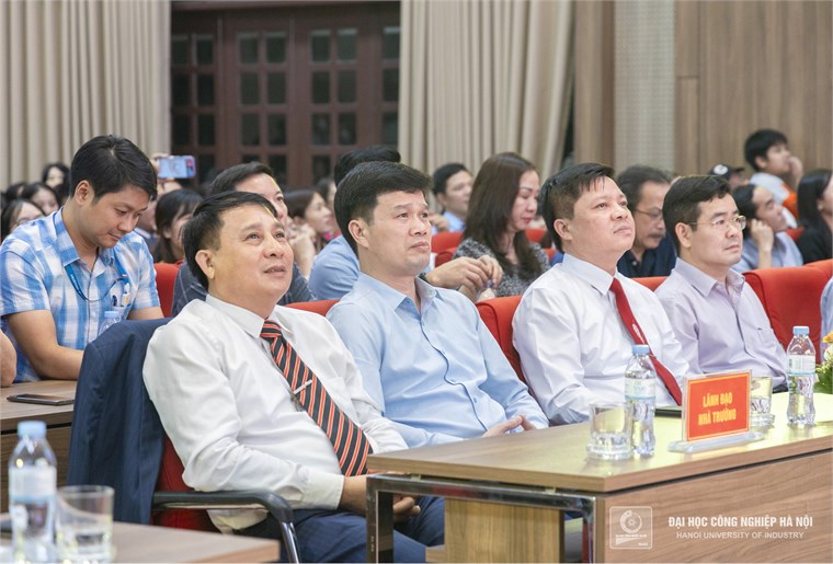 Liên chi bộ `Khoa Điện tử, Khoa Khoa học cơ bản, Phòng Quản trị, TT CN ô tô và ĐTLX` tham gia cuộc thi `Học tập và làm theo tư tưởng, đạo đức, phong cách Hồ Chí Minh 2023`.