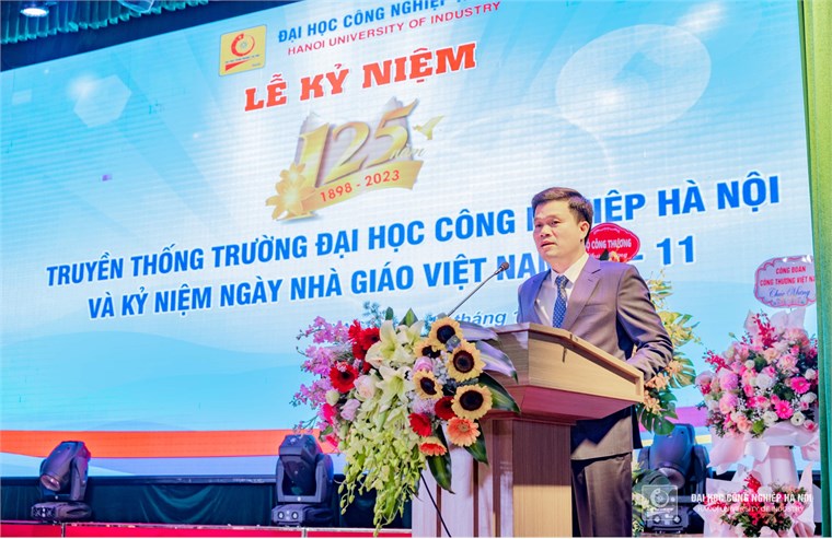 Lễ kỷ niệm 125 năm thành lập trường Đại học Công nghiệp Hà Nội và 41 năm kỷ niệm 20/11 ngày nhà giáo Việt Nam với cầu truyền hình trực tiếp từ hội trường A11 tới Hội trường A3 với CBVC Cựu viên chức Phòng Quản trị tham dự.