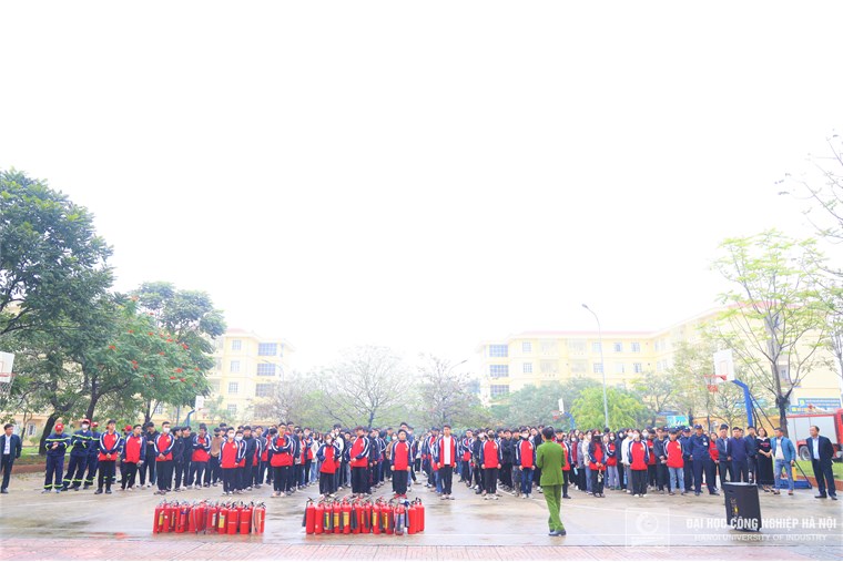 Đại học Công nghiệp Hà Nội tổ chức tập huấn nghiệp vụ, diễn tập phương án phòng cháy chữa cháy, cứu nạn cứu hộ (PCCC&CNCH).