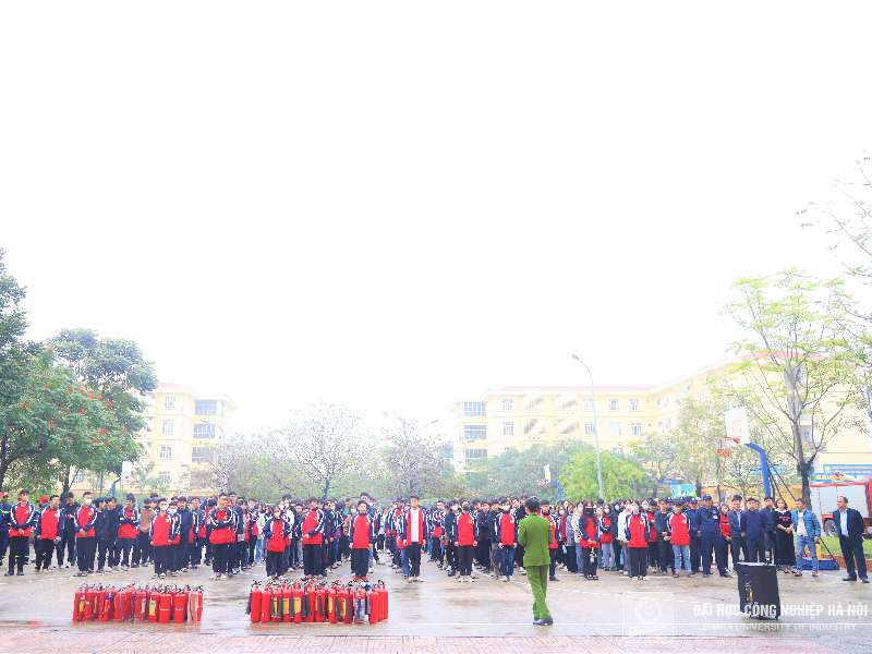 Trường ĐHCN HN tổ chức bồi dưỡng, tập huấn nghiệp vụ, diễn tập phương án phòng cháy chữa cháy, cứu nạn cứu hộ cho gần một nghìn CB, VC, NLĐ và SV Nhà trường tại cơ sở Hà Nam