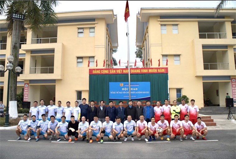 Cán bộ viên chức phòng Quản trị hào hứng tham gia Hội thao thể dục thể thao viên chức, người lao động Đại học Công nghiệp Hà nội.
