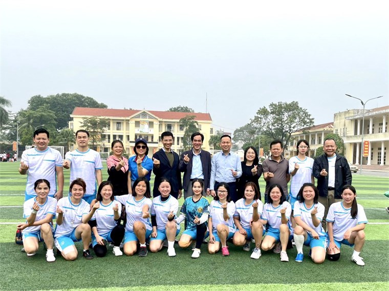 Cán bộ viên chức phòng Quản trị hào hứng tham gia Hội thao thể dục thể thao viên chức, người lao động Đại học Công nghiệp Hà nội.