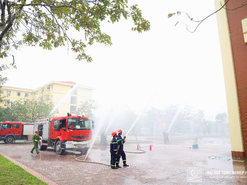 Quyết định kiện toàn Ban chỉ huy PCCC, CNCH & phòng chống lụt bão;