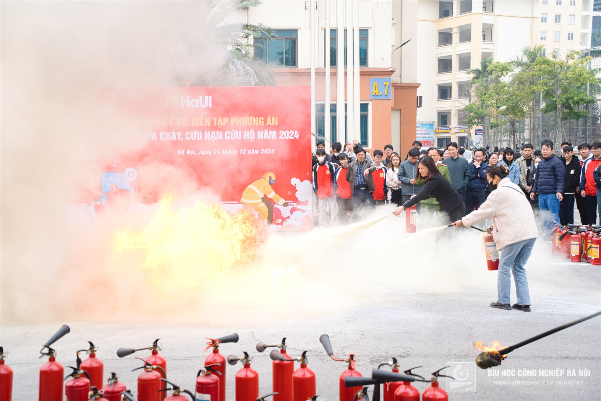 Tập huấn phòng cháy, chữa cháy và cứu nạn, cứu hộ tại Trường Đại học Công nghiệp Hà Nội