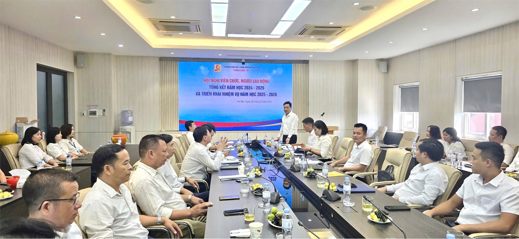 Hội nghị viên chức, người lao động Phòng Quản trị; tổng kết năm học 2024-2025 và triển khai nhiệm vụ năm học 2025-2026