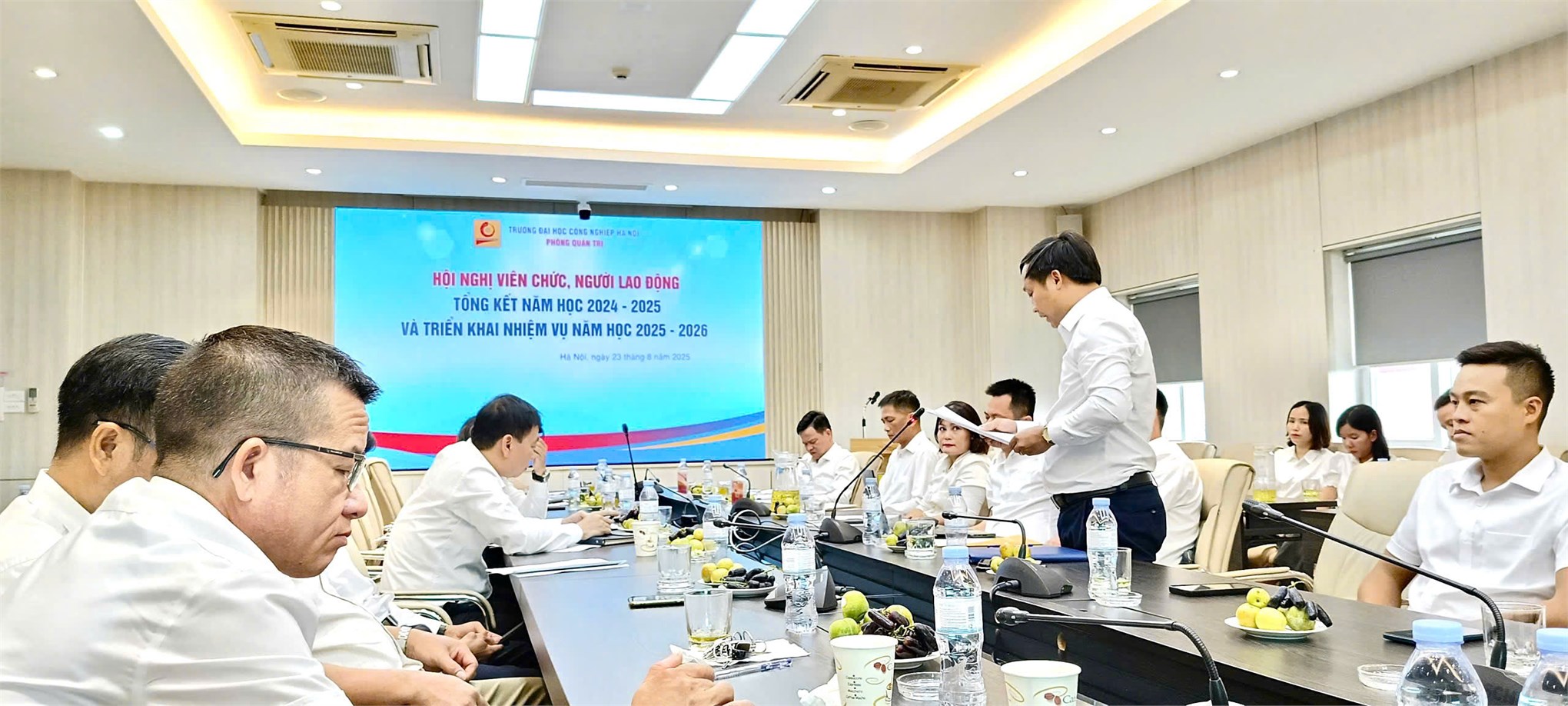 Hội nghị viên chức, người lao động Phòng Quản trị; tổng kết năm học 2024-2025 và triển khai nhiệm vụ năm học 2025-2026