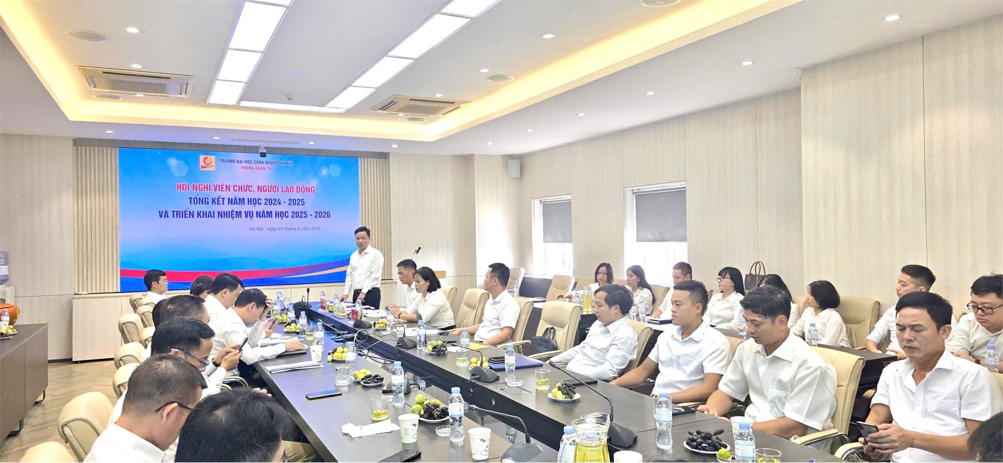 Hội nghị viên chức, người lao động Phòng Quản trị; tổng kết năm học 2024-2025 và triển khai nhiệm vụ năm học 2025-2026