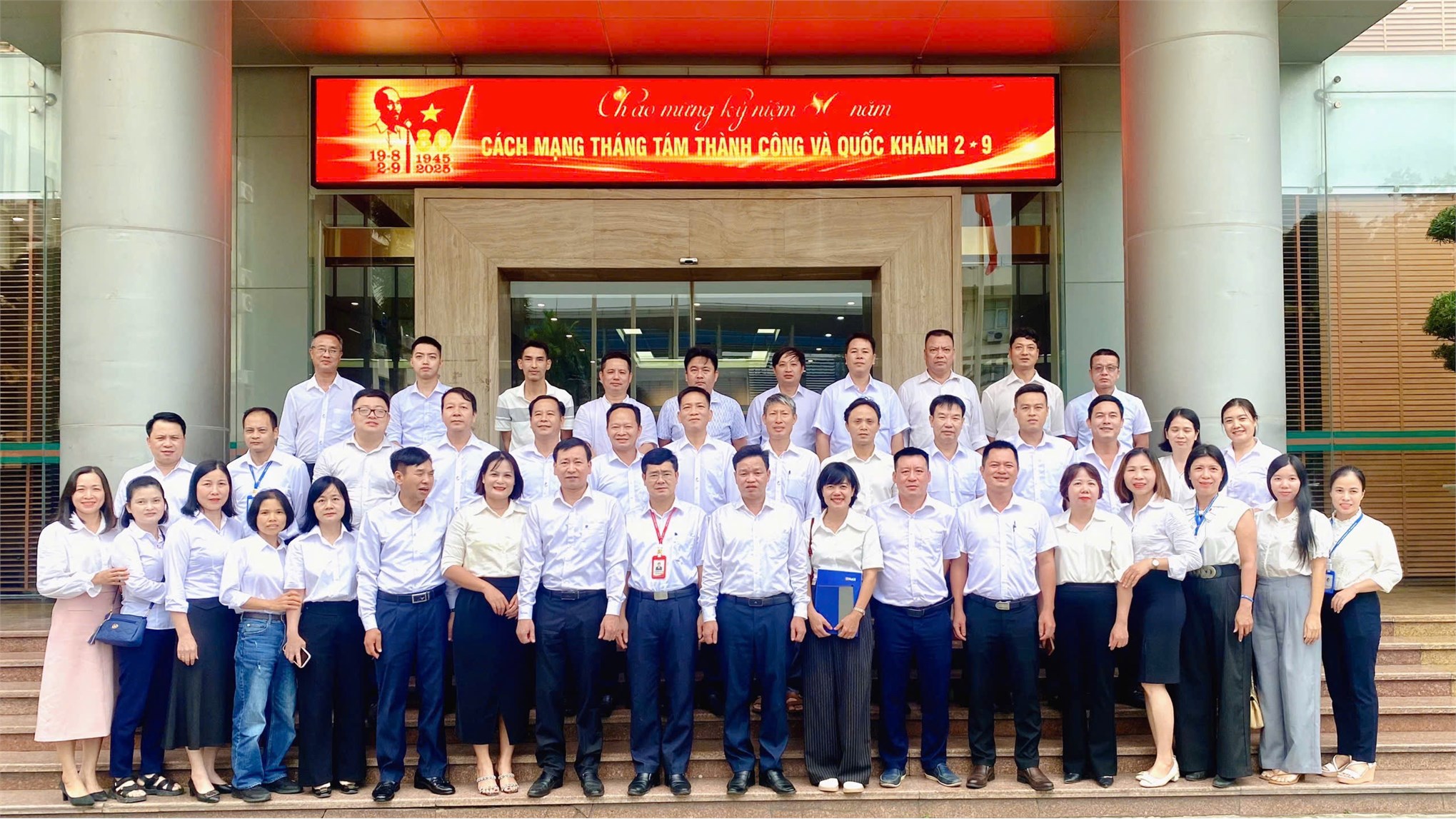 Hội nghị viên chức, người lao động Phòng Quản trị; tổng kết năm học 2024-2025 và triển khai nhiệm vụ năm học 2025-2026